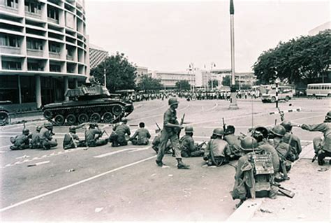 1973 Tayland Çıkarmaları: Askeri Baskıdan Demokrasiye Geçişin Sembolü