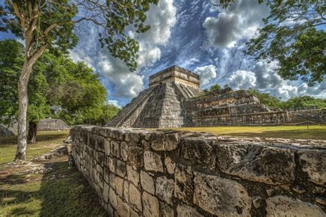  Chichen Itza'nın Yükselişi: Maya Uygarlığının Astronomik Bilgisinin Zirvesi ve Politika Dünyasına Etkisi